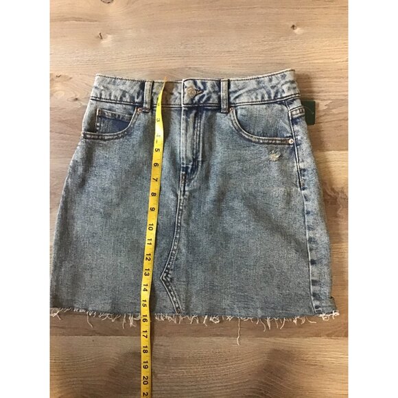 WILD FABLE -WOMENS MEDIUM WASH KNEE LENGHT DISTRESS HEM DENIM SKIRT SIZE 4 - NWT - Picture 5 of 5